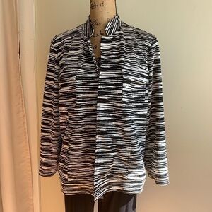 Chico’s black white blazer jacket size M